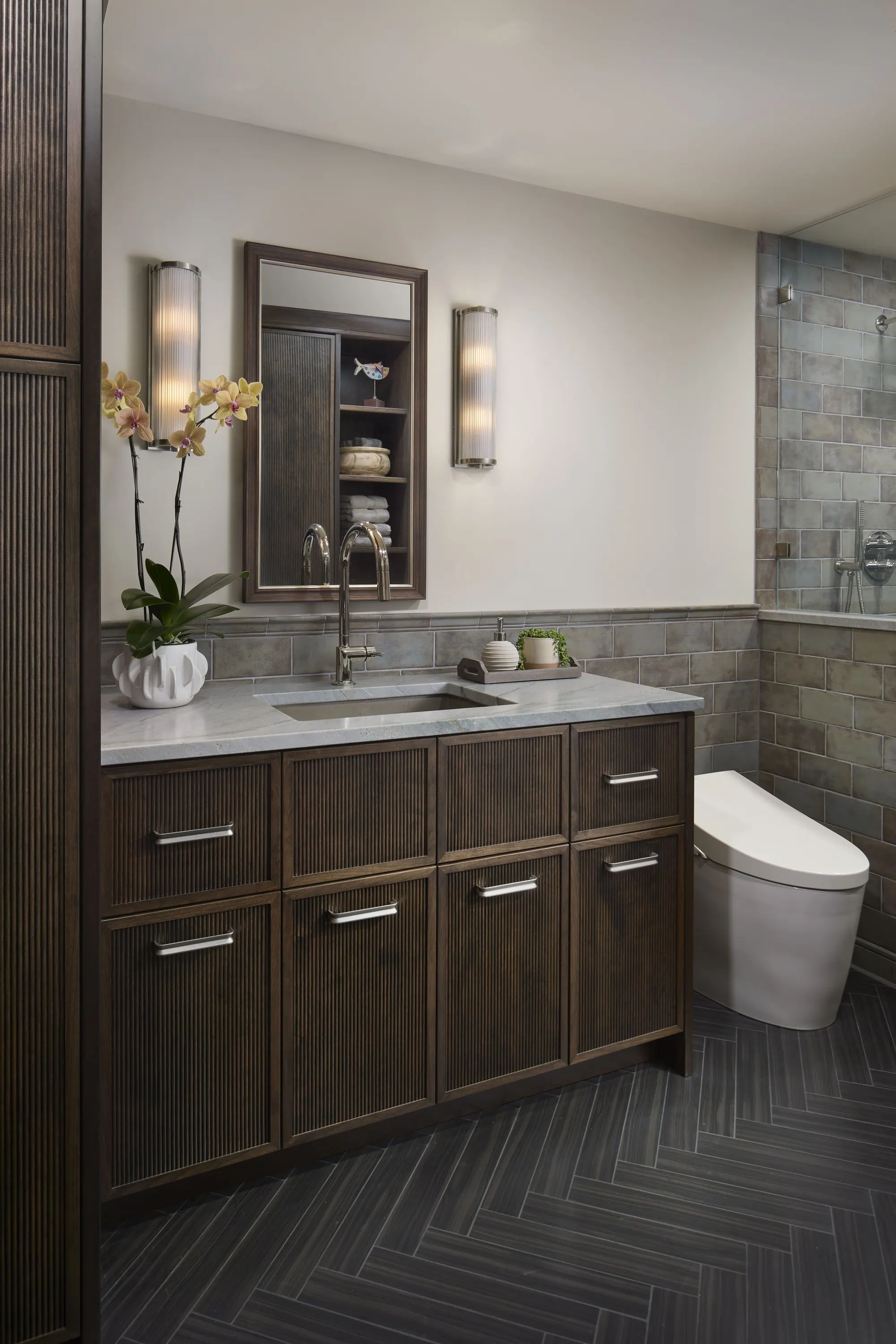 Elevated Wash Room, photo 3